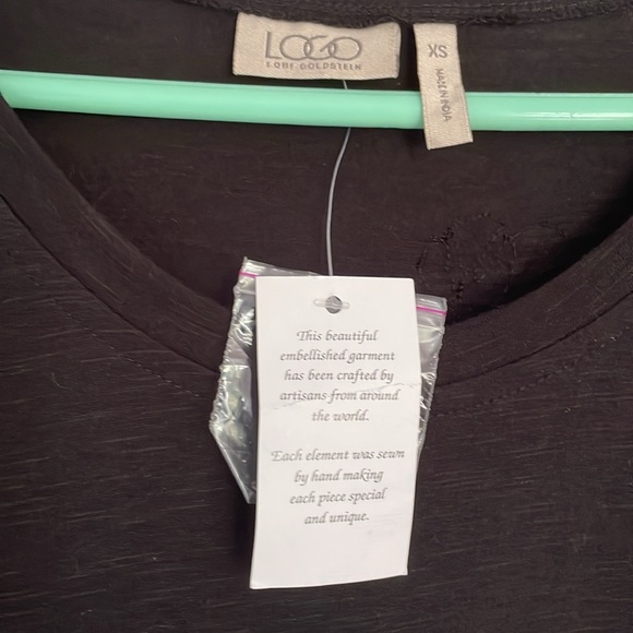 Women’s XS Black tunic - Logo by Lori Goldstein - Picture 3 of 5
